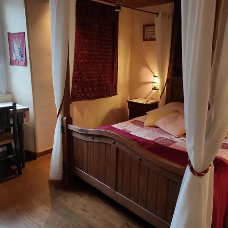 D'hotes Au Clos Du Lit Bed & Breakfast